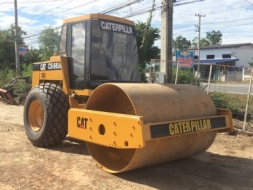 ขายรถบดถนน CATERPILLAR CS563C ตู้เก๋ง 950000 บาท