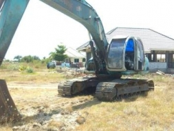 ขายรถแบคโฮKOBELCO sk200-5 ราคา650,000 090-772-3710 098-539-6074