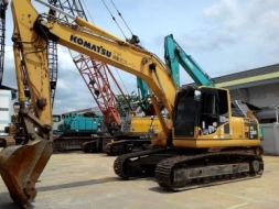 KOMATSU PC200LC-8 รถอยู่ที่นิคมฯบางประอิน