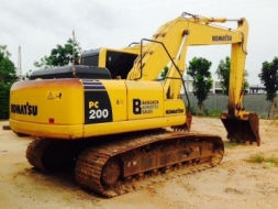 รถแบคโฮ Komatsu PC200-8 4,000 ชม. / ปี 2013