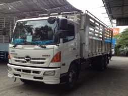 ขายรถ10 ล้อ HINO MEGA เพลาเดียว เครื่องยนต์ 220 แรงม้า ยูโร3 กระบะพร้อมคอก ยาว7.5 เมตร สนใจติดต่อ089