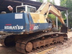 ขายรถขุดแบ็คโค KOMATSU PC200-5 บูมสวย เอวดี สภาพพร้อมใช้งาน เอกสารใบอินวอยซ์