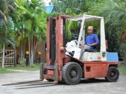 ขายFORKLIFT NISSAN FD25(2.5ตัน)ดีเซล เสาร์4.30เมตร ฟรูฟรี้ สวยเดิมจากญี่ปุ่น ยังไม่เคยใช้ในไทย 180,0