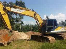 ขาย KOBELCO SK200 M.3 สภาพสวย น่าาใช้ Tel=0811875378. 0964084403 (เจ้าของขายเอง)