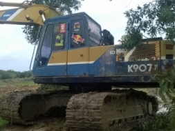 ขายรถแบ็คโฮ. KOBELCO. มาร์ค ทู  200