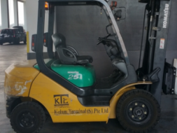 จำหน่าย Forklift ดีเซล KOMATSU FD25NT-16 เสา 4.5 เมตร 3 stage  ติด side-shift งายาว 1.2 เมตร