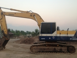 ขาย KOMATSU PC200-5 สภาพสวยเดิมๆคอนโทรนสั้นครับ สนใจติดต่อโดยตรง 081-4283210