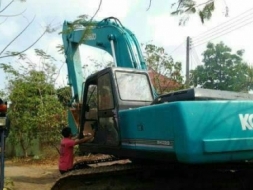 ขายรถแบคโฮ KOBELCO sk220-3ไฟฟ้าครบราคา850,000