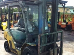 ขายรถ FORKLIFT ยี่ห้อ KOMATSU ขนาด2.5ตัน เครื่องยนต์ดีเซล เกียร์ธรรมดา ยกสูง4เมตร