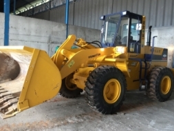 ขายรถตักล้อยาง KOMATSU WA300-1 (สภาพดี ราคาถูก)