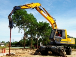 แบคโฮล้อยาง JCB JS130W