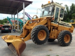 มีให้เลือกหลายคัน Komatsu 510 กรองเดี่ยว สวยๆ เก่าญี่ปุ่น 090-986-2521 อ๊อบ