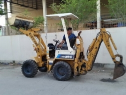 รถหน้าตักหลังขุดล้อยาง KOMATSU WA20 เก่านอก ญี่ปุ่น