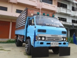 &lt;&lt; 240000 &gt;&gt; ขาย ISUZU KS 110 แรง ล่างใหญ่ Fหน้า  - หลัง  ยาว 4.30 เมตร