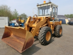 มีให้เลือกหลายคัน Komatsu 510 กรองเดี่ยว สวยๆ เก่าญี่ปุ่น 090-986-2521 อ๊อบ