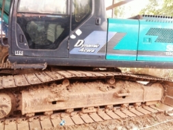 ขาย KOBELCO SK200m6yn10 สภาพสวยพร้อมใช้ ราคาต่อรองได้ ติดต่อได้ที่คุณ อ๊อฟ พิจิตร 086-737-9991