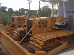 ขายKOMATSU D2-6 PLL สภาพสวย พร้อมใช้งานเครื่องดี ช่วงล่างดี ใบแทร็คเต็ม