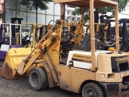 ขายรถตักเล็ก KOMATSU SD10-3 ดีเซล เกียร์ครัชท์ พร้อมใช้งาน