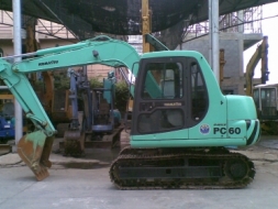 ต้องการขายรถขุดยี่ห้อ komatsu-pc60-7 รถนอกสภาพดีมากๆนำเข้าจากญี่ปุ่น