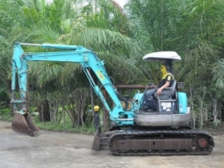 ขายแบคโฮ KOBELCO SK45SR ปั้มนิ้ว แทรคเหล็กหุ้มยาง ครบๆ สวยเดิมจากญี่ปุ่น ทำงานสมบูรณ์ทุกระบบ รับรองไ