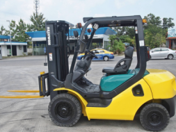 จำหน่ายรถ Forklift KOMATSU 2.5 ตัน (ญี่ปุ่น) FD25-16 เสาเข้าตู้ 4.3 เมตร เกียร์ออโต้ งา 1.2 เมตร + S