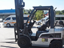 จำหน่ายรถ Forklift Nissan 2.5 ตัน  ดีเซล เสา 4 เมตร ปี 2009