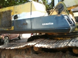 ขายรถขุดแบ็คโค KOMATSU PC200-5 บูมอาร์มเดิม เอวดีเครื่องแห้ง ทำช่วงล่างให้ พร้อมลงงาน