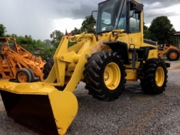 KOMATSU WA100-3 เครื่อง 6สูบ นำเข้าจากญี่ปุ่น รถเดิมๆ ไม่มีการบิ้วย้อมใดๆ มีให้ท่านเลือกหลายคัน 090-