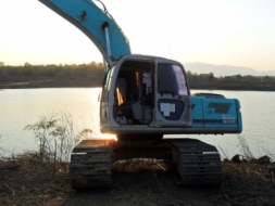 ขายรถแบคโฮ KOBELCO รุ่น mark 6 super เลขตัวถัง YN10 ไฟฟ้าเต็ม (ครบ) 8700 ชม. 1 คัน