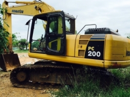 ขายรถแบคโฮ KOMATSU  pc 200-8ไฟฟ้าครบ 5,066ชม.เล่มทะเบียนรถสวยพร้อมใช้ราคา 1,900,000 090-772-3710 090