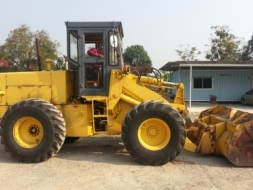 ลดราคาสุดพิเศษ รถตัก KOMATSU 515 นำเข้าจากญี่ปุ่น สวย ใช้งานได้เลย โทร.090-986-2521 อ๊อบ