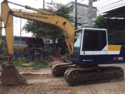 KOMATSU PC100-5 โซ่ใบแท้สวย ไฟฟ้า แอร์เย็น ใช้งานดี เอกสารอินวาย  สนใจติดต่อ 0890854790