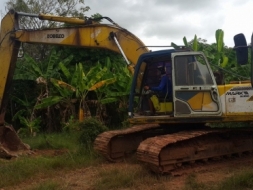 ขายรถขุดแบ็คโคkobelco มาร์คทรี200-3เล่มทะเบียน เครื่องแน่นปั๊มดี ไม่โหลด ช่วงล่างเต็มโซ่ใหม่ ภายในเด