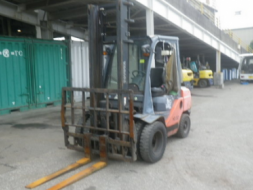 จำหน่ายรถ Forklift Toyota 3 ตัน ดีเซล 8FD30 (ญี่ปุ่น) ปี 2008 เสา 4.5 เมตร + งากระดก Hinged คุณภาพเย