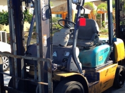 ขายรถ FORKLIFT ยี่ห้อ KOMATSU ขนาด2.5ตัน เครื่องยนต์ดีเซล เกียร์ออร์โต้ ยกสุง3เมตร