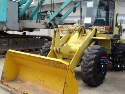 ขายKomatsu WA100-1 เก่านอกสภาพดี สนใจติดต่อ 098-246-3778 , 089-062-8275 น๊อคครับ