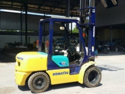 +++ ขายโฟล์คลิฟ่ท์  KOMATSU FD30-12  ขนาด  3  ตัน  ( รถสภาพดี  พร้อมใช้)  เครื่องยนต์ดีเซล  ISUZU  เ