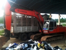 แบคโฮ Hitachi EX200 - 1