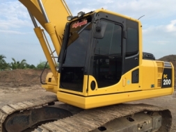 ขาย KOMATSU PC200-8 รถ 2 ปีกว่าอายุงาน 4000 กว่าชั่วโมง รถสวยมาก ใช้งานน้อย ขอรูปเพิ่มเติมได้ครับ ติ