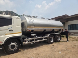 รถบรรทุกน้ำมันนมดิบ ขนาด  18,000 ลิตร ฟรีดาวน์  ไกรสร 086-3516797